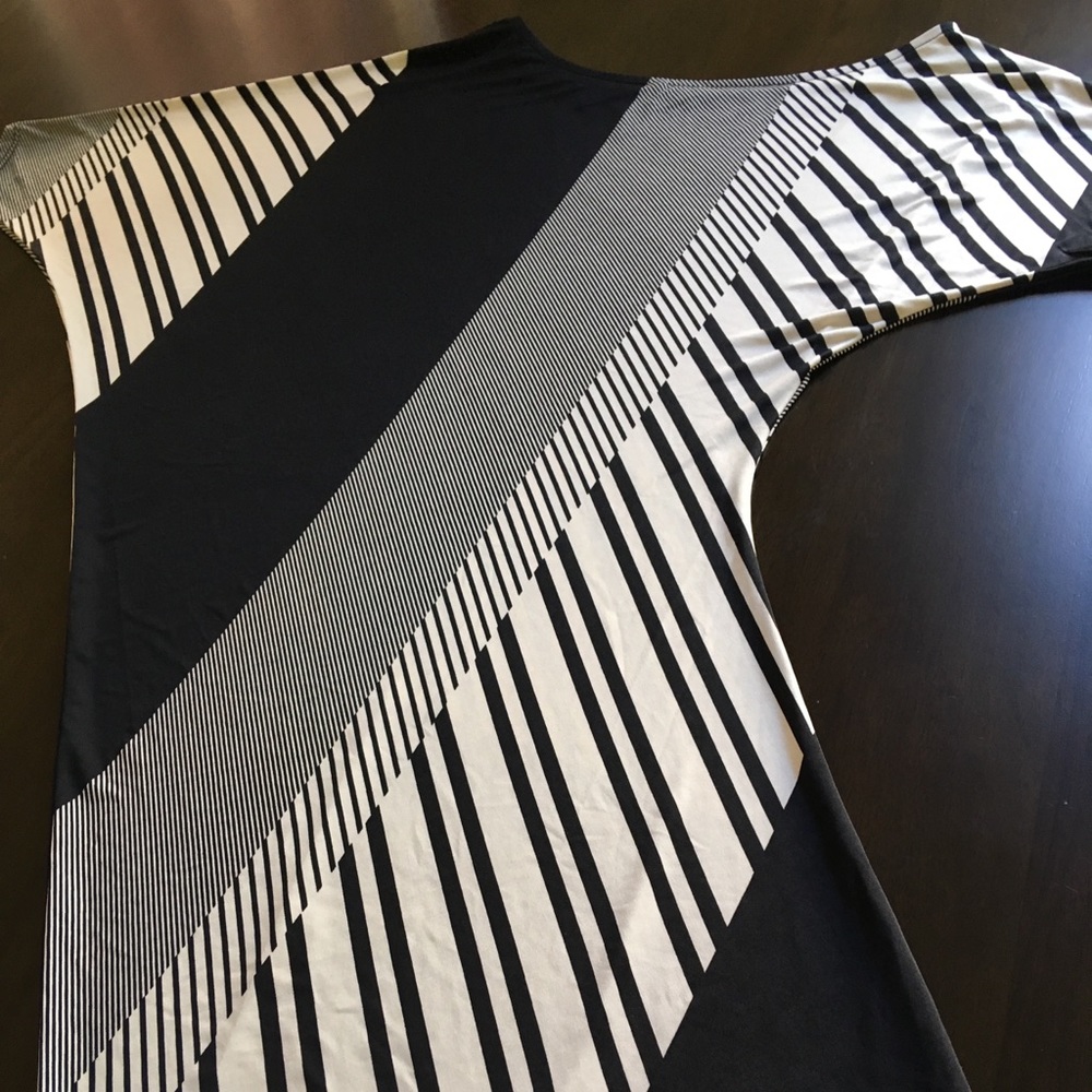 Fitted black and white dress